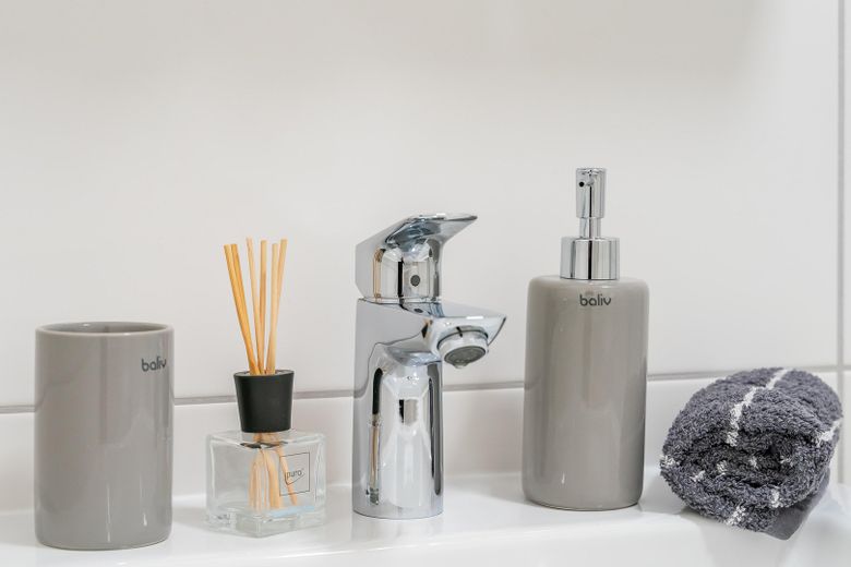 Wohnen auf Zeit - komplett möbliert und renoviert – Badezimmer