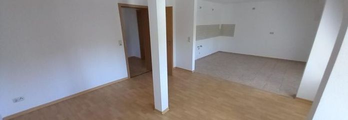 Przestronne mieszkanie 3-pokojowe w zadbanym budynku wielorodzinnym przy Annenstraße, dostępne od zaraz!