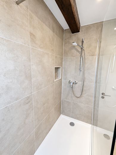 3-Room Attic Apartment | First Occupancy After Renovation – Dusche