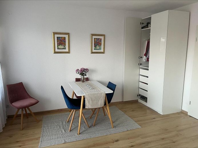 1 monolocale (arredato) in ottima posizione / incluse tutte le spese accessorie e il Wi-Fi – Esstisch 