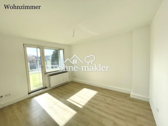 Gepflegte 3-Zimmer-Wohnung mit Balkon und Tageslichtbad nahe der Weser in Bremen-Woltmershausen – Foto 1