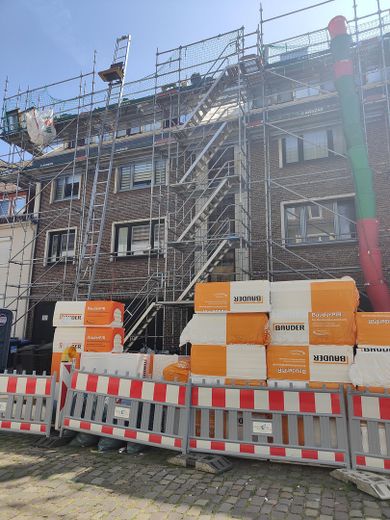 Neustadt: vacant 2-room condominium with balcony in the popular "Flüsseviertel" in Bremen Neustadt – Sanierungsarbeiten am Dach