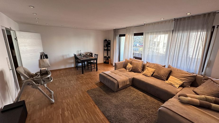 Von privat - Gepflegte, renovierte 3-Zimmer Wohnung mit Balkon in Tamm – Wohn- Essbereich - 29 qm