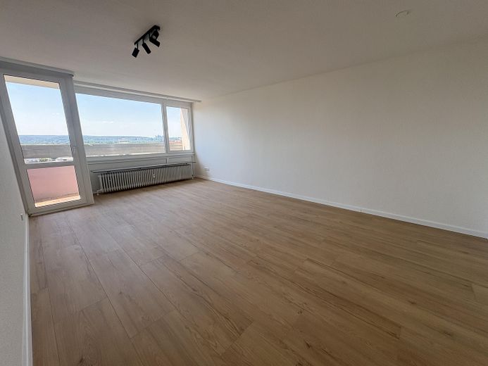 Bamberg'de balkonlu ve ankastre mutfaklı yenilenmiş 3 odalı daire (WE45) – Wohnzimmer