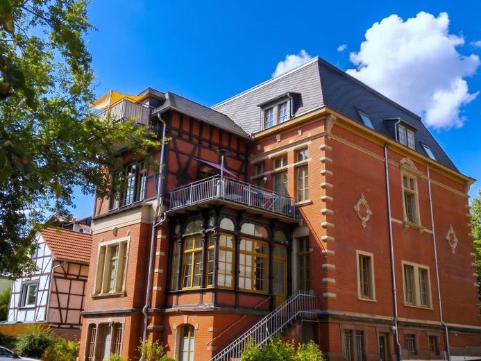Stilvolles Wohnen im Dachgeschoss: 4 Zimmer mit Weitblick am Lindenbühl! – Foto 1