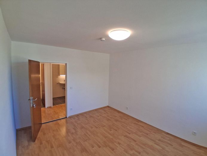 Helle 3-Zimmer Wohnung 70 m2 München Unterhaching mit Balkon Erstbezug nach Vollrenovierung – Schlafzimmer