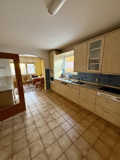 In ristrutturazione – ampio appartamento al piano terra con grande terrazza, spazio per famiglia e cane – Küche