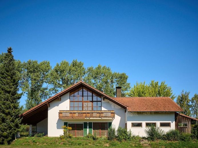 Un paradiso per tutta la famiglia: 9 stanze, studio nel timpano e un giardino da sogno – Foto 1