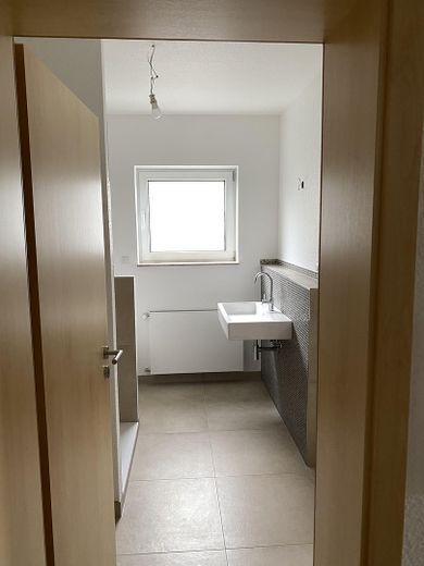 Wunderschöne 4,5-Zimmer-Maisonette-Wohnung in allerbester Lage von Rödermark OR – 1OG Bad