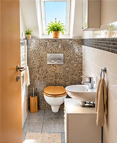 Toplage, helles Dachgeschoss mit Südbalkon und Einbauküche! – Gäste WC