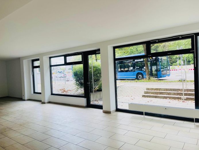 Representative commercial unit (retail, office, practice) in a prime location in Munich-Hadern – Photo 2