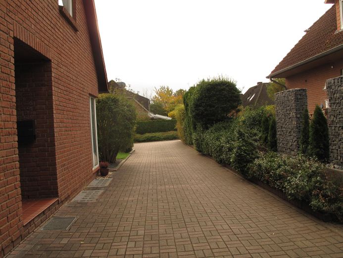 Zufahrt Hauseingang und Carpor