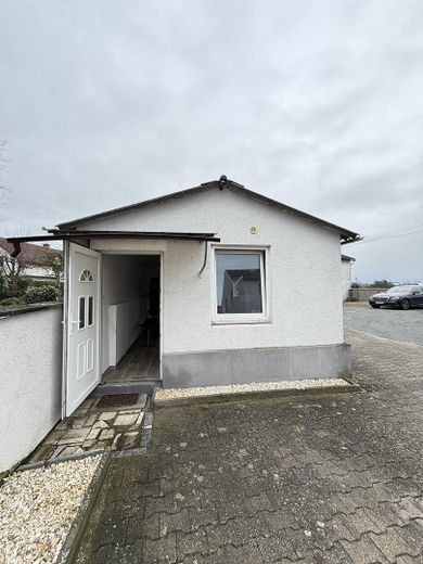 1–2 Familienhaus mit ca.300 m² Wfl.auf großzügigem 1.050-m²-Grundstück–ideal für Wohnen und Arbeiten – Partyraum/Fitnessraum/Büro