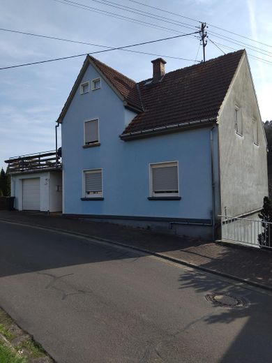 Frontansicht von Strasse