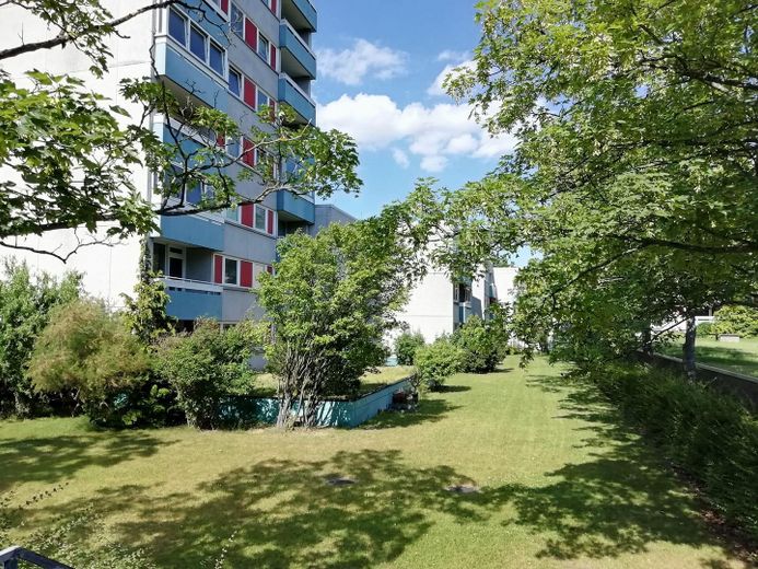 Rented 1-room apartment with south-facing loggia in a central location in Hemmingen – Gartensicht