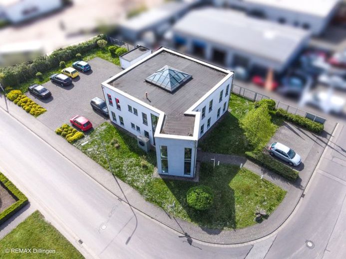 Inverstor gesucht: 
Repräsentatives Bürogebäude 311m², Wärmepumpe, energieeffizient, Autobahnnähe – Foto 1