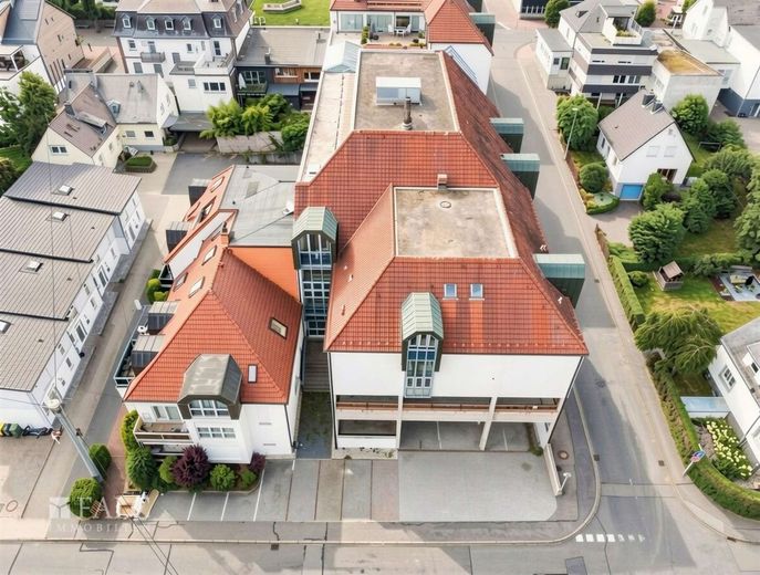 Solides Gewerbeinvestment - Zentrale Lage, starke Mieter, sichere Perspektive – Drohnenaufnahme