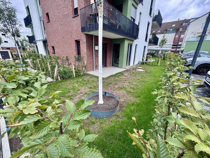 Güneşli teras ve bahçeye sahip mobilyalı yeni 2 odalı daire – Garten