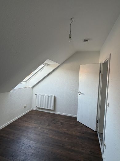 Schwerin (Pampow) yakınında ışıkla dolu 3 odalı daire | EBK ve park yeri – Schlafzimmer