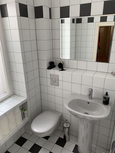 Außergewöhnliche 248 qm große Maisonette-Wohnung (4.OG & DG) mit Terrasse/Balkon/Loggia nahe Ku´damm – Gäste-WC