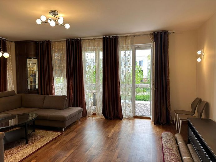 4 Zimmer Wohnung in einer Stadtvilla in Schmargendorf, Fußbodenheizung, Terrasse, 2 TG Stellplätze – Wohnzimmer