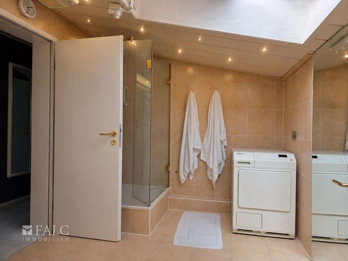 Zentrum vor der Tür - Natur vor dem Fenster! Penthouse in kleiner Einheit – Badezimmer