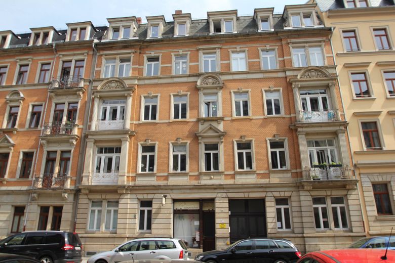 Johannstadt, Nähe Medak, Schöne 4-Raum-Wohnung mit Dielenfußboden und Balkon – Aussenansicht