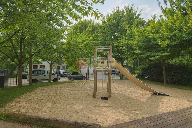 Top!! Provisionsfreie Gartenwohnung - hochwertige Renovierung, moderne Einbauküche – Spielplatz neben dem Gebäude