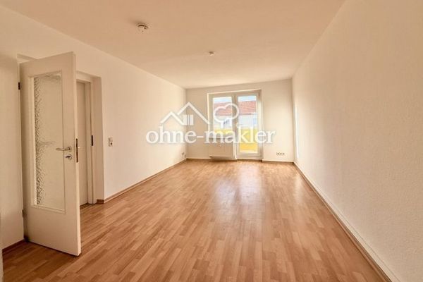 Helle 2-Raum-Wohnung mit Balkon und Blick auf die Elbhänge - 830€ Gesamtmiete inkl. Stellplatz