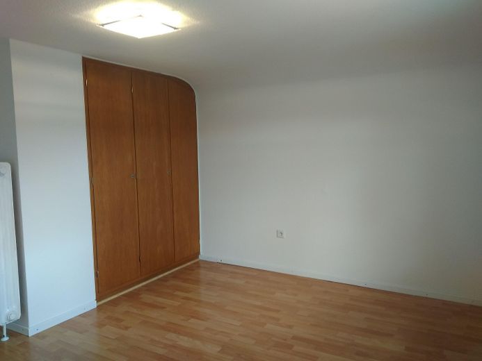 Zweizimmerwohnung in Alzenau-Wasserlos * renoviert und sofort beziehbar * – Zimmer 2 mit Einbauschrank