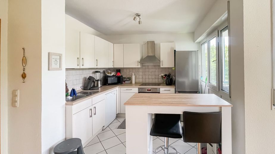 Mainz-Finthen: Gemütliche 2-ZKB-Wohnung; tolles Raumgefühl; 70m²; Wohlfühl-Loggia! – Moderne Einbauküche