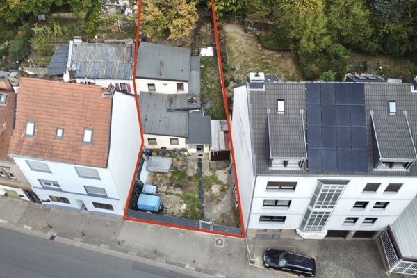 Wohnhaus mit 2 Wohneinheiten auf attraktivem Baugrundstück