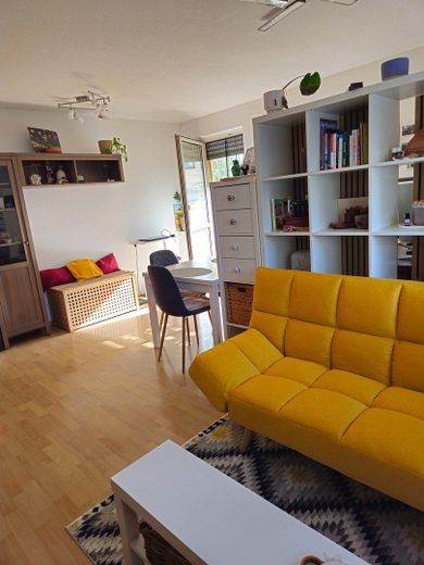 *Provisionsfrei*Von Eigentümerin,sofort frei, stillvolle Wohnung mit Tiefgarage – Wohnzimmer