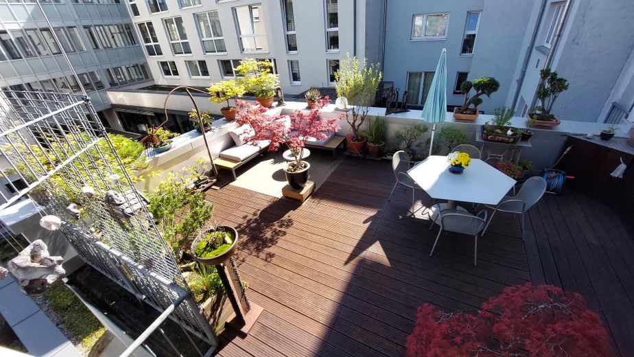 شقة جذابة ومشرقة من 3 غرف في وسط دارمشتات مع تراس سقفي استثنائي – Terrasse von oben