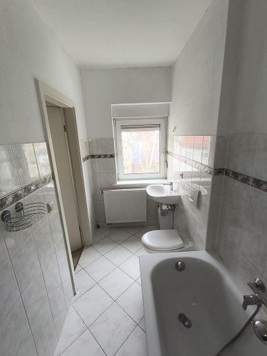 3 Zimmer Wohnung im Dachgeschoss .OG in Neustadt/Sachsen – Bad
