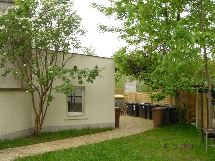 Innenhof, Abfalltonnen