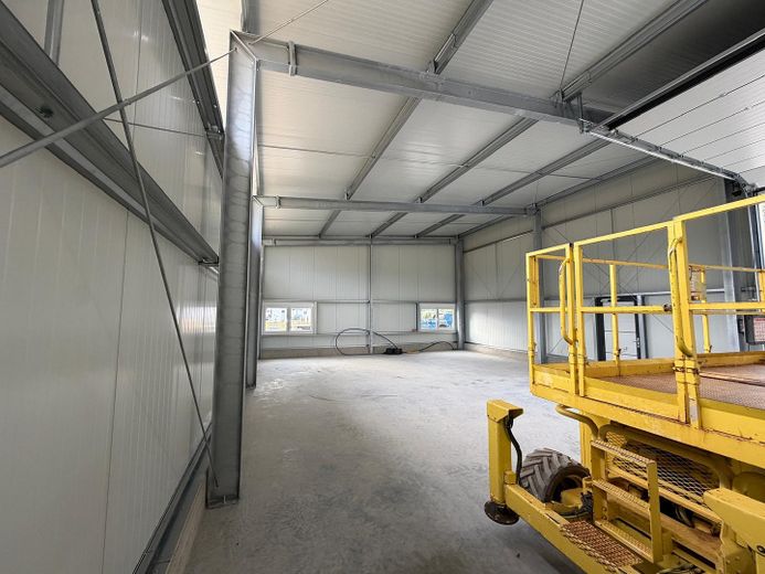 Capannoni commerciali versatili a Buseck (Zeilstraße) in affitto – Halle 2
