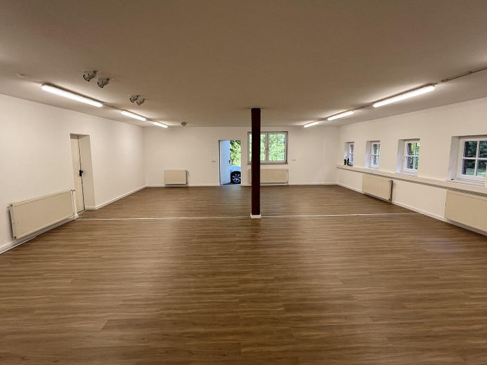 100m2 office/commercial space for rent: first occupancy after renovation – Foto 1