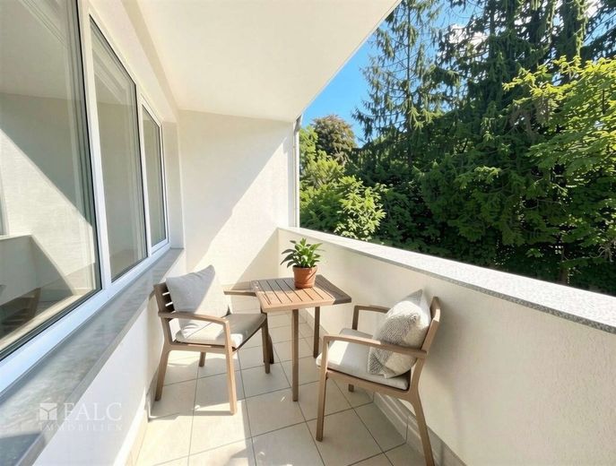 Einziehen und wohlfühlen: Helle 3-Zimmer-Wohnung mit Stellplatz &amp; EBK – Balkon