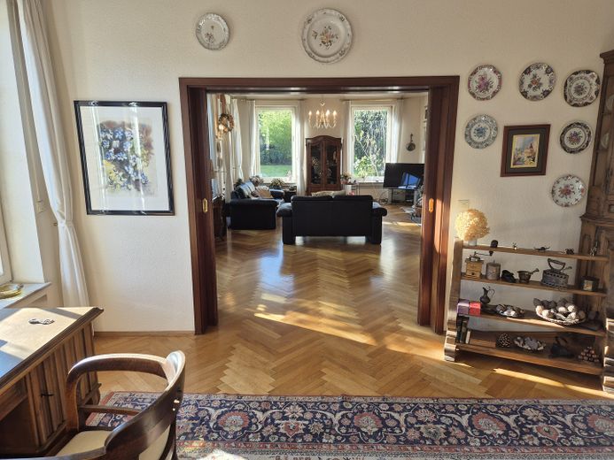 Großzügiges Haus in bester Wohnlage in Köln-Müngersdorf provisionfrei von Privat – Wohnzimmer