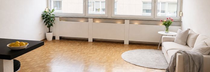 Sin comisión: Luminoso apartamento de 2 habitaciones, disponible para ocupar, con ascensor en una ubicación muy solicitada de Stuttgart-West – Wohnzimmer EinrichtungBeispiel