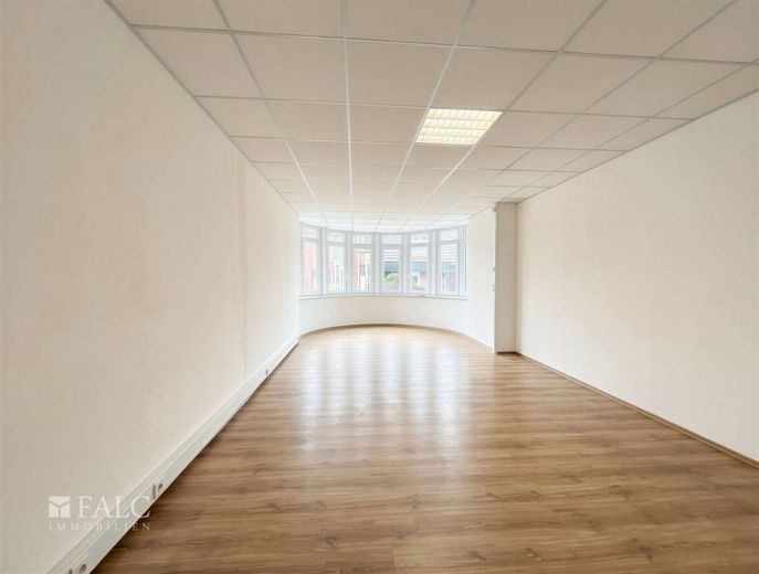 Exklusives Wohnen auf einer Ebene - 6 Zimmer, ca. 220 m², Balkon &amp; TG-Stellplatz möglich – Bild 3