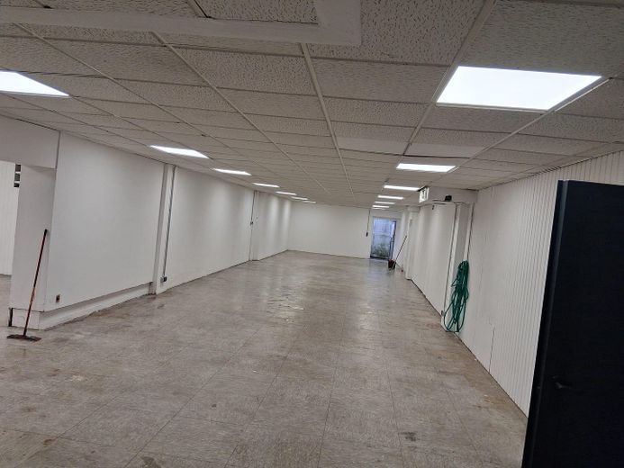 Storage hall (basement level) newly renovated in an optimal traffic location – Lagerraum 