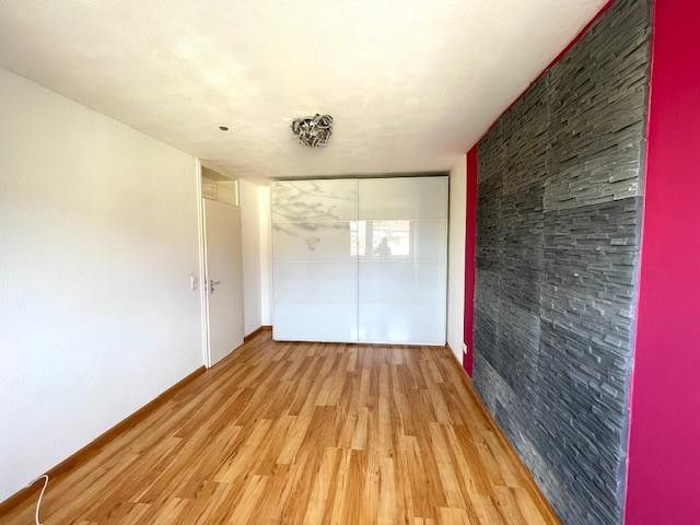 Provisionsfreie lichtdurchflutete 3-Zimmer-Wohnung mit Miele-Küche & Bergblick – sofort verfügbar! – Schlafzimmer