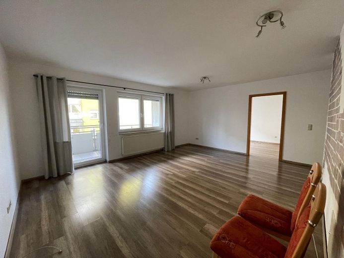 Zwei-Zimmer Traumwohnung in Sinsheim zu verkaufen – Wohnzimmer