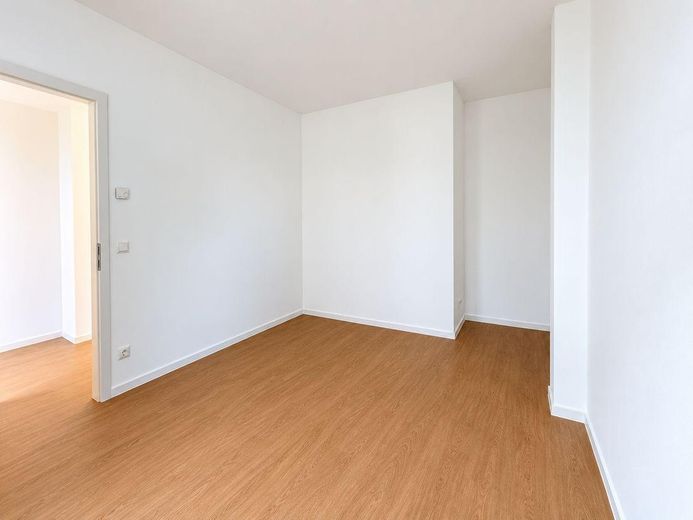 Appartamento per famiglie in un nuovo edificio! Appartamento di alta qualità con 4 locali e cucina componibile! Visita libera il 10.10.2026 – Schlafzimmer 1