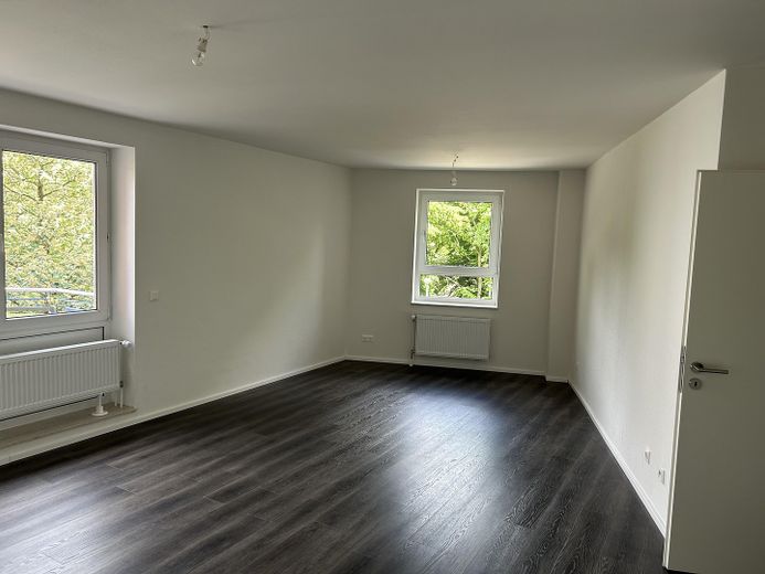 Penthouse tarzında tamamen yenilenmiş ve boş (kiralanmamış) – Wohnzimmer