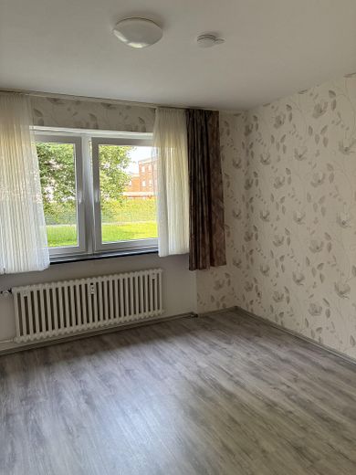 Großzügige 4,5-Zimmer-Wohnung mit Balkon und Blick ins Grüne – Elternschlafzimmer