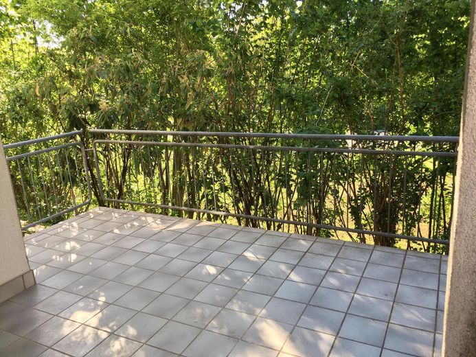 Wohnung mit Balkon und Blick ins Grüne zu verkaufen – Foto 4