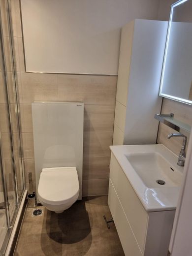 Deniz manzaralı! Plaja ve merkeze yakın, tamamen yenilenmiş üst düzey daire, 75 m², 2 oda – Duschbad